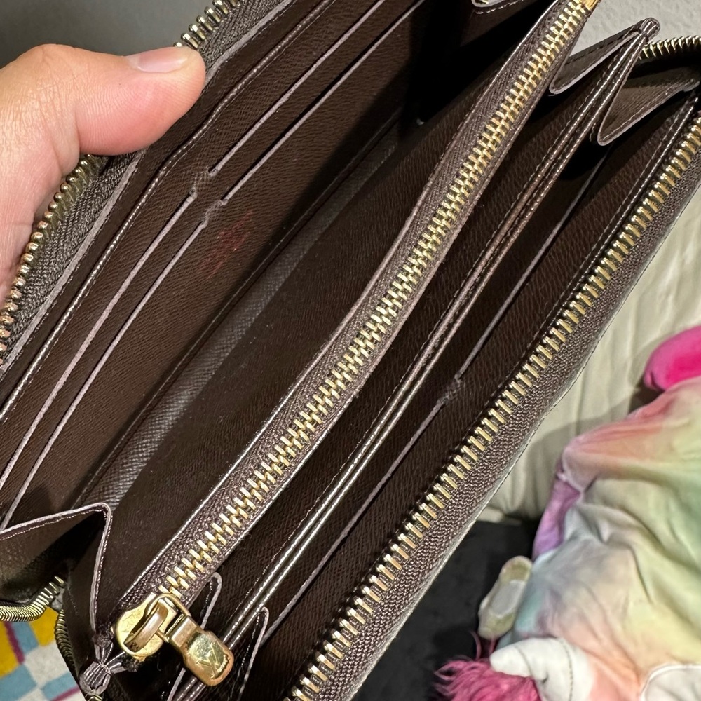 LOUIS VUITTON Damier Long Zippy Wallet - Picture 4 of 8